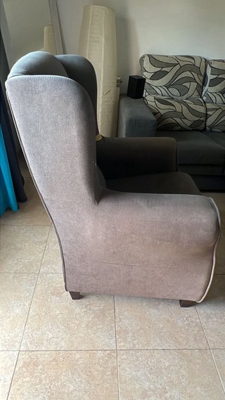Sofá modular gris con chaise longue