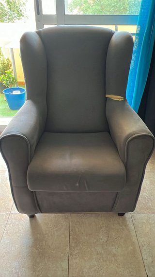 Sofá modular gris con chaise longue