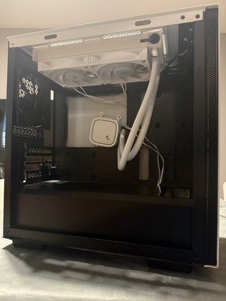 Case PC Gaming + Dissipatore a Liquido DeepCool