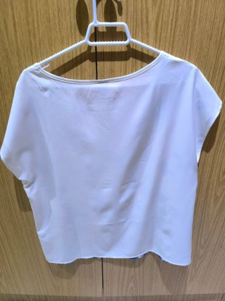 Blusa Emery Rose floral azul y blanco talla S