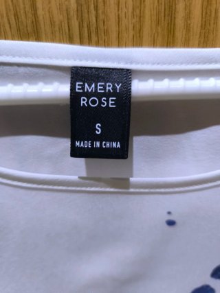 Blusa Emery Rose floral azul y blanco talla S