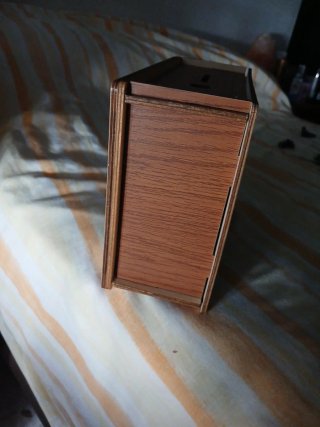 Caja de ahorros de madera