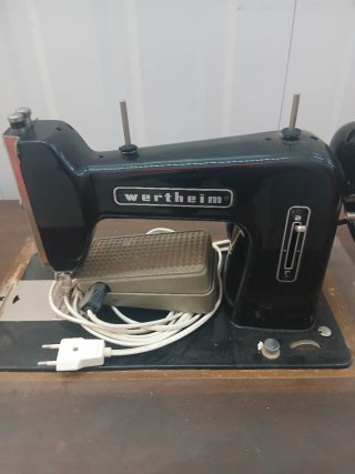 Máquina de coser electrica antigua de madera