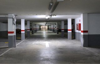 Alquiler plaza de garaje para coche grande