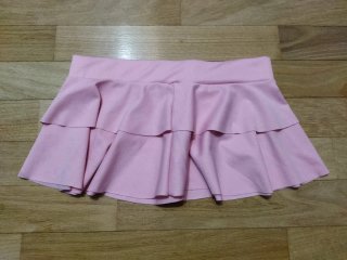 Minigonna rosa a balze