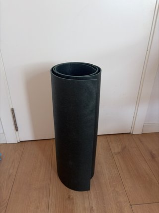 Esterilla de Yoga Negra Enrollada