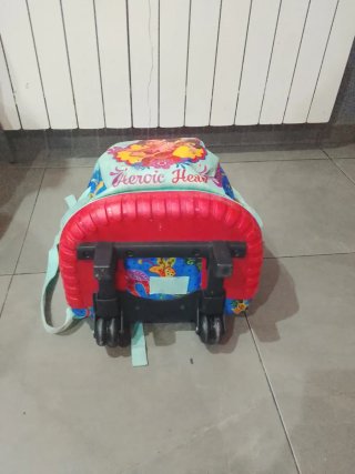 Mochila con ruedas infantil