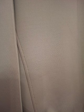 Chaqueta beige con cremallera
