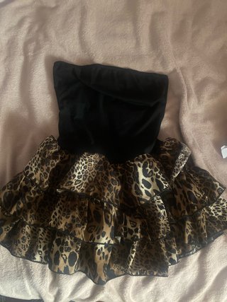 Vestido fiesta negro con falda leopardo