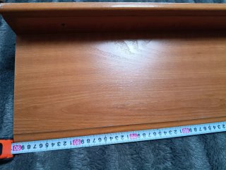 Estantería de madera marrón