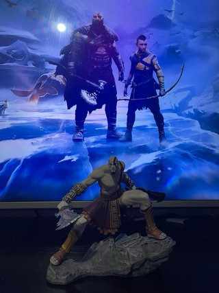 Figura Batman Arkham City PS3 y kratos god of war