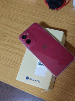 Motorola Moto G05 Caja y Teléfono es de 4 y 64