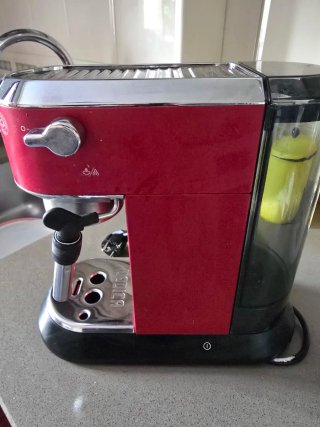 Cafetera DeLonghi EC685 R y Molinillo electrico