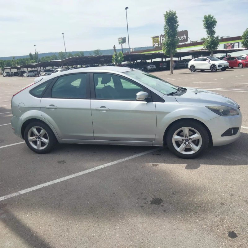 Ford Focus 2010 - foto 1