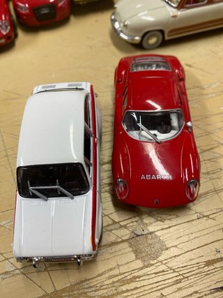 Lotto 2 modelli scala 1/43 Fiat 1300 e Abarth