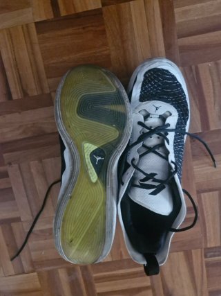 Zapatillas Baloncesto Jordan Luka 1 Negro/Blanco