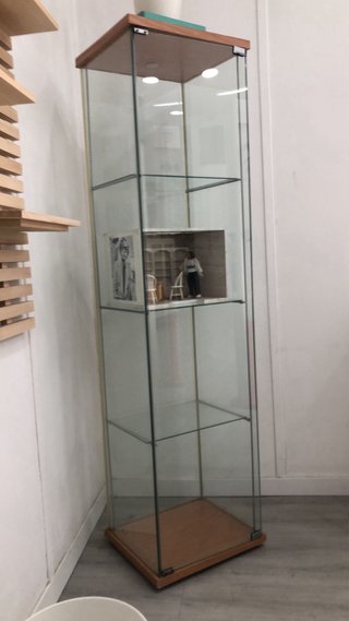PACK dos Columnas Expositoras de Cristal y Madera