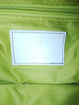 Bolso verde con flores