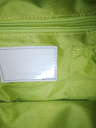 Bolso verde con flores
