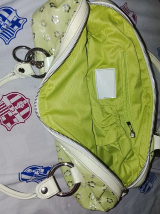Bolso verde con flores