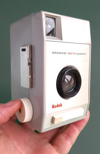 CÁMARA KODAK BROWNIE VECTA