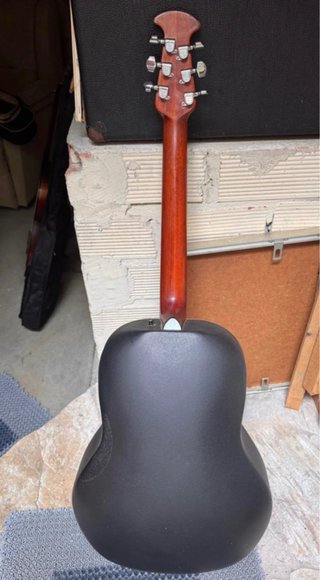 Guitarra Acústica Ovation con Funda Rígida
