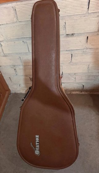 Guitarra Acústica Ovation con Funda Rígida