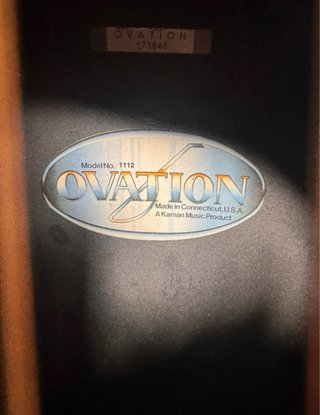 Guitarra Acústica Ovation con Funda Rígida