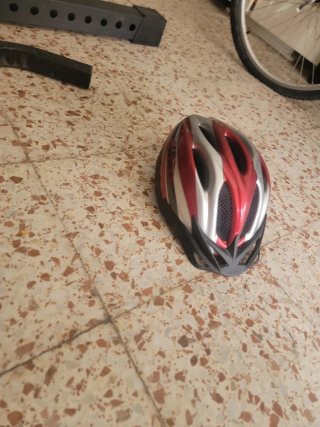 Bicicleta Orbea con casco y cojín