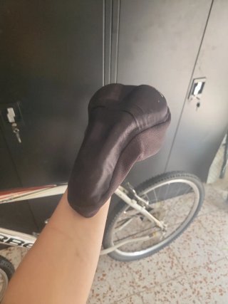Bicicleta Orbea con casco y cojín