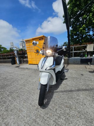 Piaggio Scooter Negra y Plateada