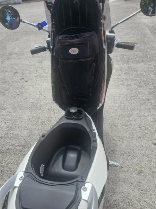 Piaggio Scooter Negra y Plateada