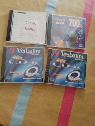 4 CDs en blanco Verbatim y BEEP