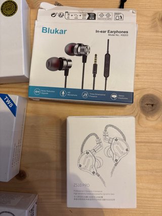 Set di 8 auricolari nuovi