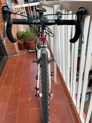 Bicicleta Gravel BH full carbono