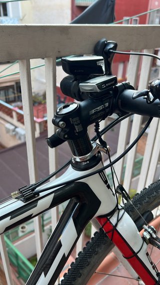 Bicicleta Gravel BH full carbono
