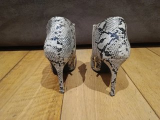 Botines tacón estampado serpiente
