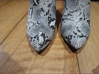 Botines tacón estampado serpiente