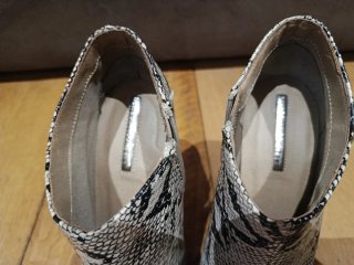 Botines tacón estampado serpiente
