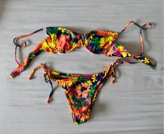 Bikini estampado tropical