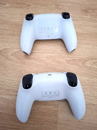 PS5 + 2 controller + supporto + 12 giochi
