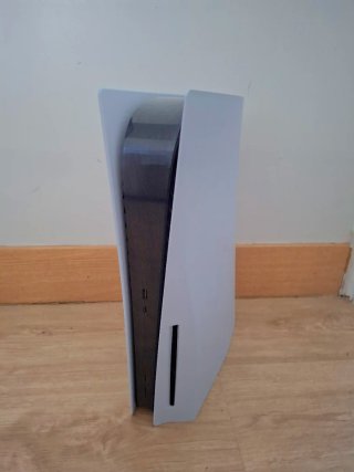 PS5 + 2 controller + supporto + 12 giochi