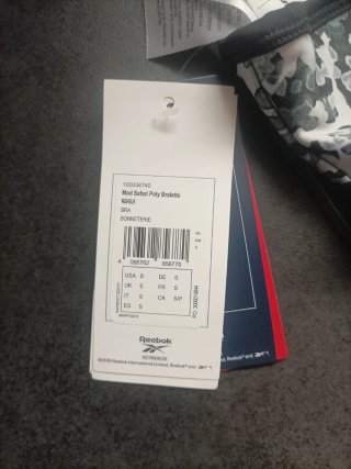 Top deportivo Reebok. Nuevo