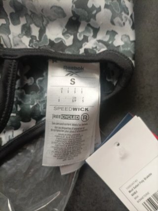 Top deportivo Reebok. Nuevo