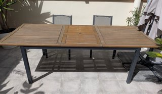 Mesa extensible madera y 4 sillas exterior
