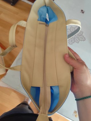 Bolso azul y beige