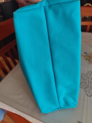 Bolso azul con detalles fucsia