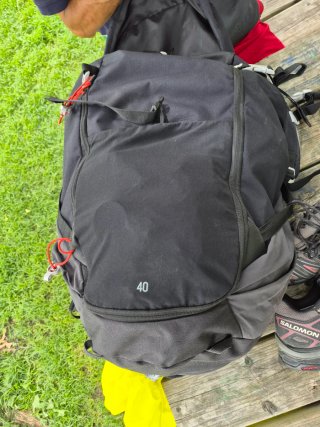 Mochila Quechua Negra y Roja