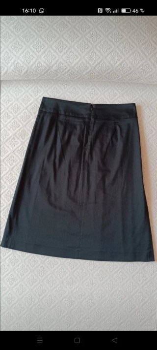 Falda Zara Negra Plisada