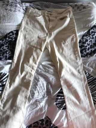 Pantalón beige flare